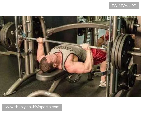 胸肌锻炼的公共健身器材使用技巧与注意事项